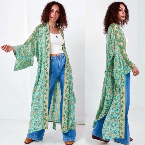 πΊπHPππΊ NWT Spell & The Gypsy Folk Song Kimono Robe Sage - Picture 7 of 16